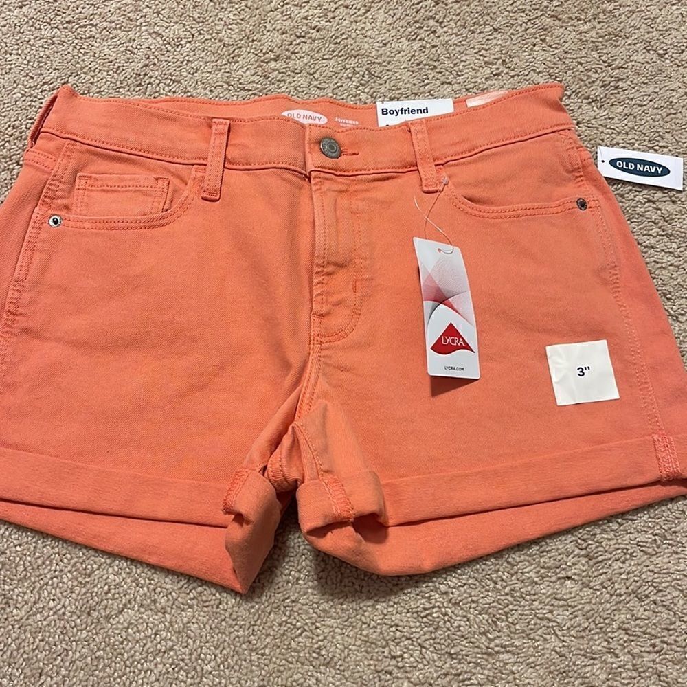 Old Navy Mid Rise Boyfriend Jean Shorts - Picture 4 of 6
